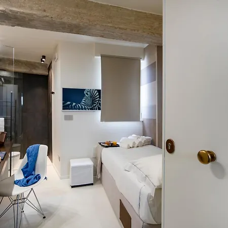 Guesthost - Solo Retreat - Independent Single Apartament