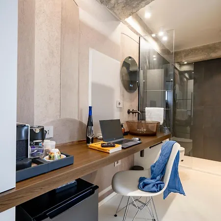 Guesthost - Solo Retreat - Independent Single *