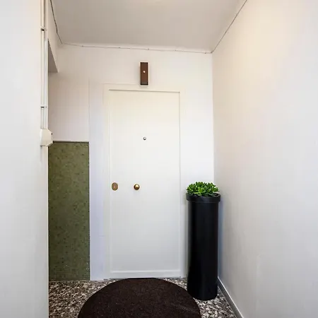 Guesthost - Solo Retreat - Independent Single